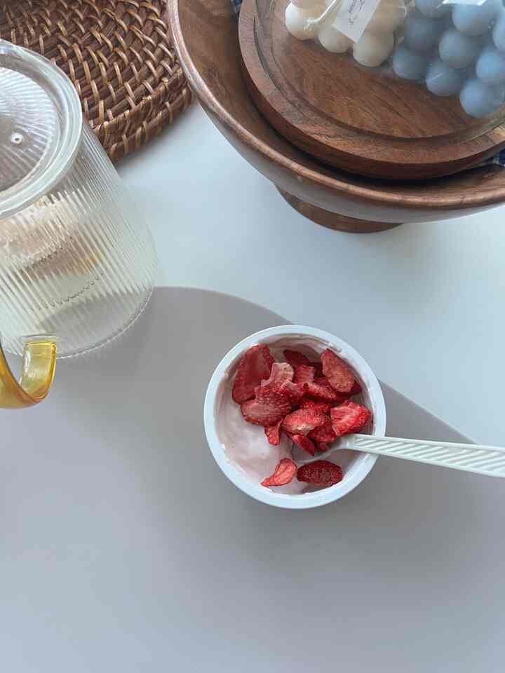 Greek Yogurt with Crunch 🍓🥣 
Simple, fresh, and a little sweet 🩷

#OhouseAmbassador #MorningVibes #BreakfastBowl #GreekYogurt #HealthyBreakfast #HomeCafe #MorningRoutine #SlowMorning #FoodieMood #CozyVibes #홈카페 #아침식사 #그릭요거트 #오하우스앰버서더