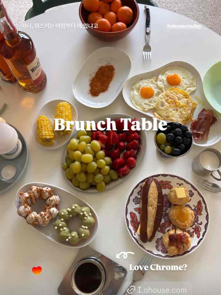 Autumn vibes and a cozy brunch table 🍂✨

#brunch #brunchtable #tableware #plate #tablelamp