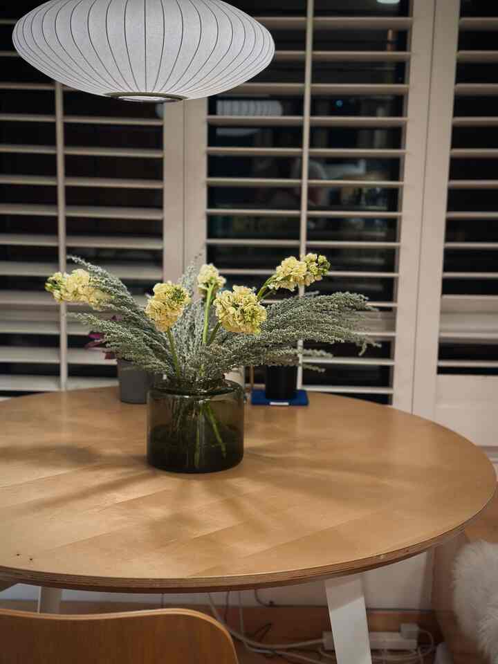Night view of the dining nook 
#diningtable #dininglighting #diningdecoration 