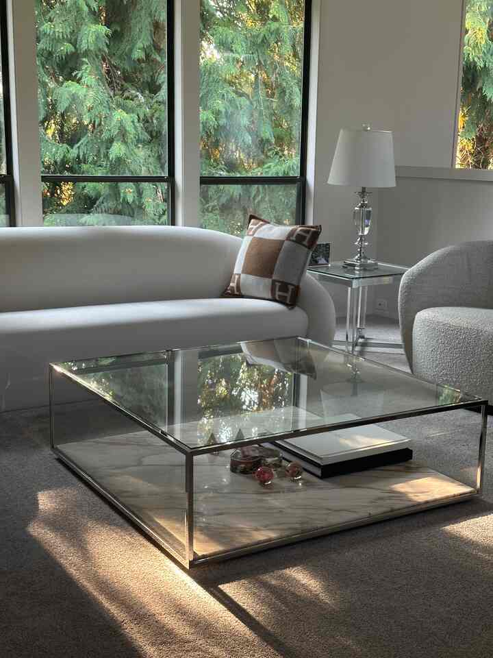 Autumn tones in every corner—light, shadow, and cushion.

#falldecor #falllvibes #autumndecor #simplefall #fallinspiration #livingroom #blackinterior #lamp #interior #kartell #coffeetable #livingroomfurniture #DWR #designchair #designlamp #livingroomtable #designfurniture #cassina #interiorfurniture #livingroomsofa #decoratingtips #interiorgram #designer #livingroominterior #chairrecommendation #table #blackinterior #livingroomlighting #moderninterior #light 