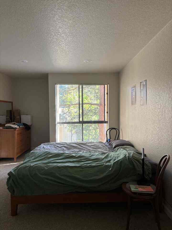 Suddenly feeling the chill! Time for some comfort bedding. 


#bedroom #tonchair #woodinterior #bedding