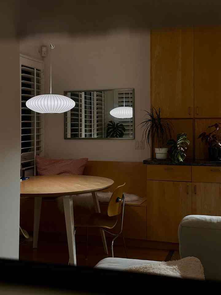 Quiet and calm night 🌃
The nelson bubble pendant added so much elegance into my dining area, best purchase ever ✨ #productreview #realreview #homeaccent #honestreview #hometips #jeorgenelson #pendantlight 