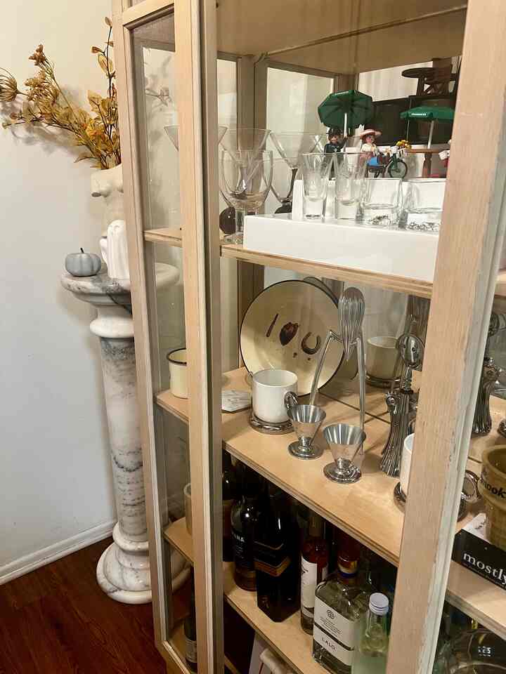 Fall details that make home feel warm and inviting 🍁
I refreshed my bar cabinet with cozy tones and simple textures 
perfect for the season.
Little touches, big difference ✨

#falldecor #fallvibes #autumndecor #simplefall #fallinspiration
