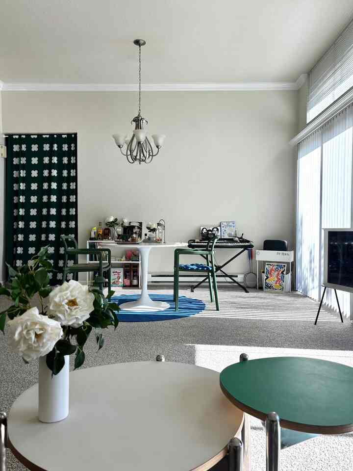 Dark green is good for fall 💚


#livingroom #colorofhouse #greeninterior #homedeco 