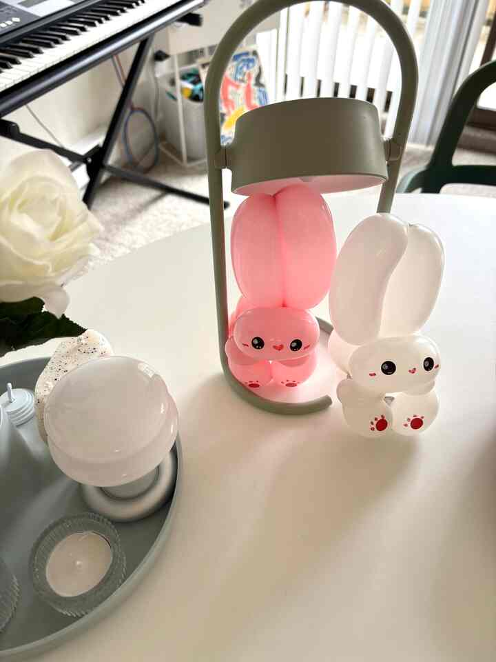 Making balloons was way more fun than I expected! 🎈✨

They are so adorable 🤍🤍🤍


#livingroom #party #partydeco #hbd #balloonparty #balloon