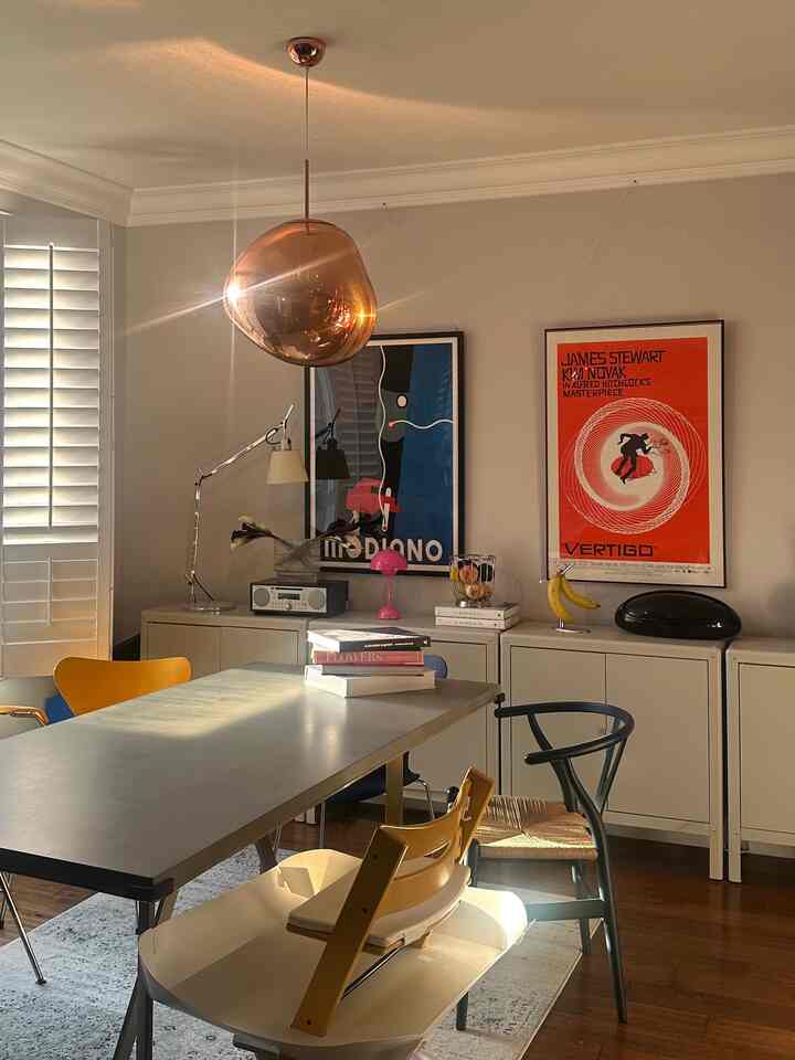 Morning golden hour at home ☀️ Happy Weekend!

#diningroom #diningroomdecor #diningtabledecor #colorfulhome #diningchair #artemide #lamps #ikea #alessi #posterdecor