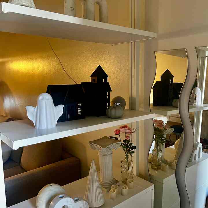 Minimal spooky corner 👻
A few black houses, soft candles, and a little ghost to keep things cozy —
just the right balance of Halloween and calm ✨

#halloweendecor #halloweenvibes #spookyseason #fallfun #homefortheholidays