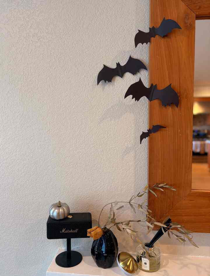 #halloweenvibes #spookyseason #fallfun #homefortheholidays #halloweendecor

Getting ready for Halloween…
Just a tiny little Halloween corner! 🎃👻