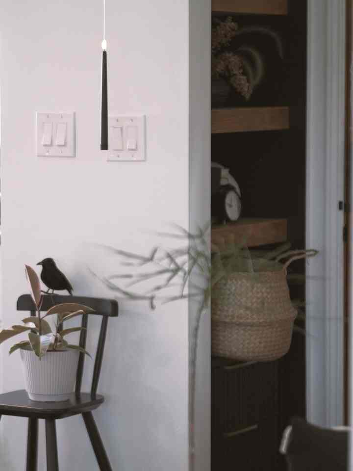 AGAM chair turned spooky plant stand — just add a crow and a floating candle! 🌿🕯️
#halloweendecor #halloweenvibes #spookyseason #fallfun #homefortheholidays #candles #floatingcandle #fallvibes #entrance