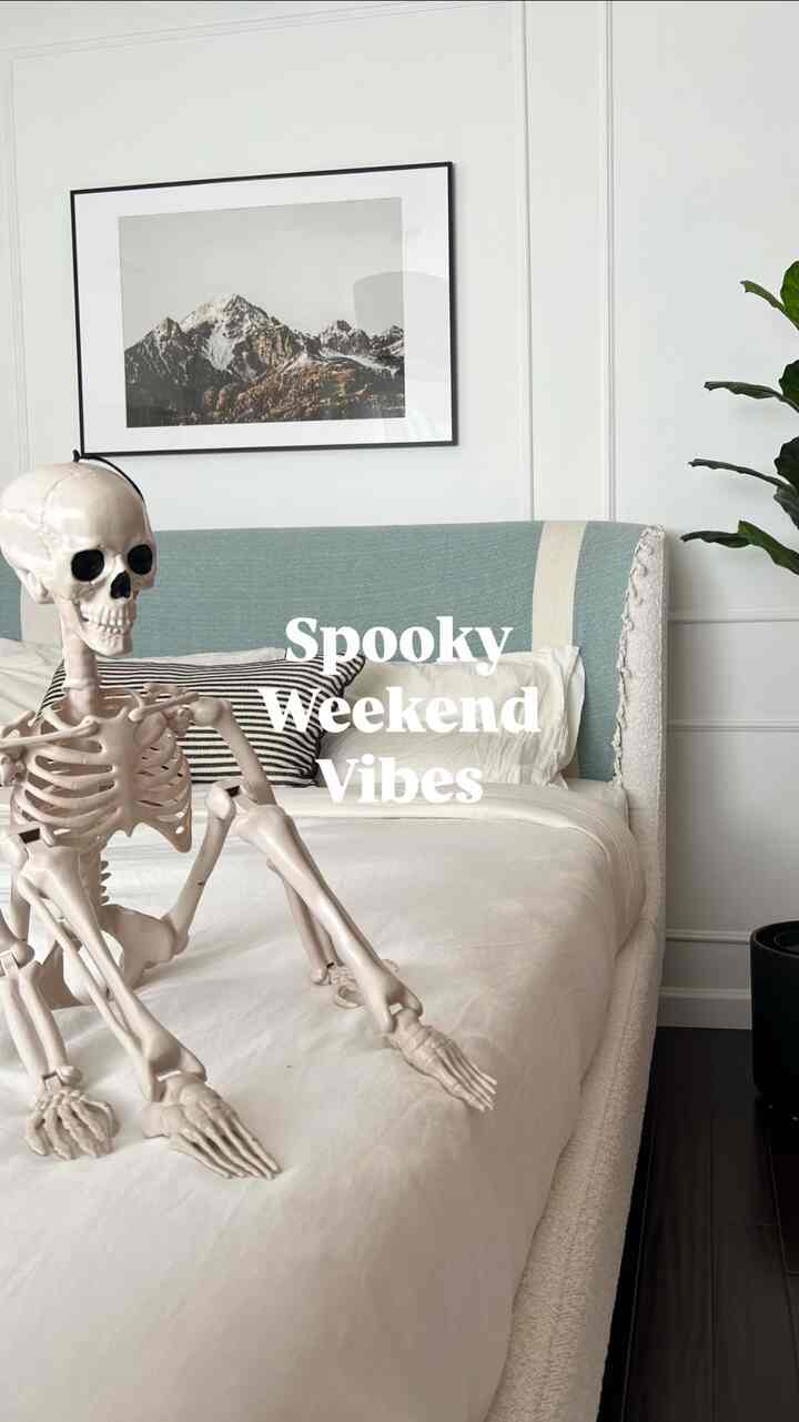 Just a skeleton catching weekend vibes in bed. Because even the undead deserve a cozy break. 🕯️

#halloweendecor #halloweenvibes #spookyseason #fallfun #homefortheholidays #halloweencozy #fallvibes #bedroom
