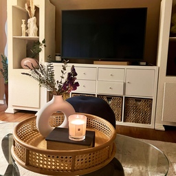 Cozy moments at home 🍂
A candle, some dried flowers, and warm tones just simple touches that make fall feel extra comforting.
My favorite corner this season ✨
#falldecor #fallvibes #autumndecor #simplefall #fallinspiration