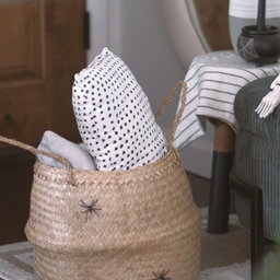 You can create a spooky vibe with a touch of detail by adding a spider to your IKEA basket! 🕷️🧺
#halloweendecor #halloweenvibes #spookyseason #fallfun #homefortheholidays
