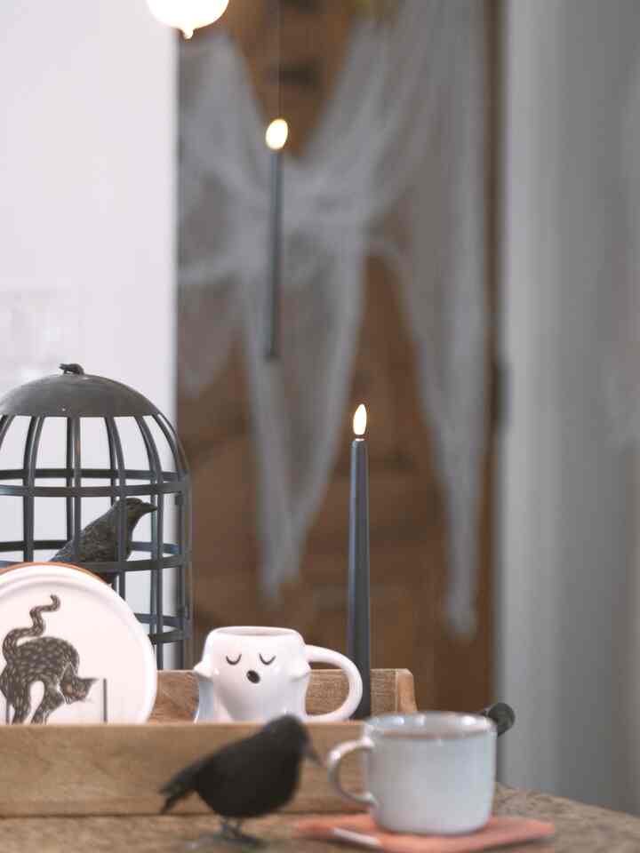 Floating candles, spider web, and coffee — just a cozy fall morning. ☕🕯️

#halloweendecor #halloweenvibes #spookyseason #fallfun #homefortheholidays #kitchen #dining #candles