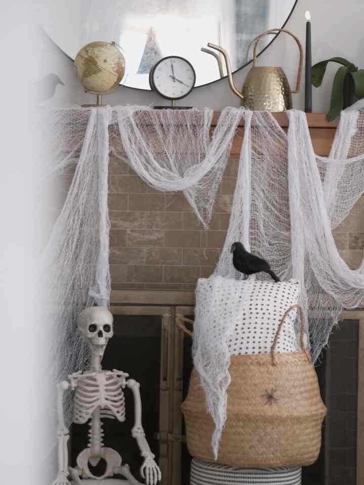 Fireplace got a Halloween twist — spiderwebs in under a minute! 🔥🕸️

#halloweendecor #halloweenvibes #spookyseason #fallfun #homefortheholidays