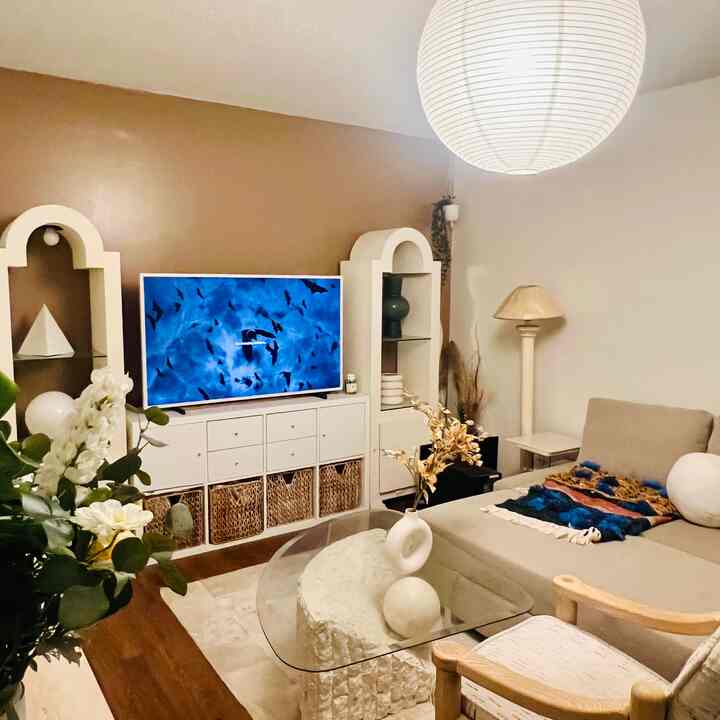 Where fall warmth meets a little spooky vibe 🍂👻
Cozy tones, dried florals, and subtle Halloween touches 
the best of both seasons in one space ✨

#falldecor #halloweendecor #fallvibes #spookyseason #autumndecor #homefortheholidays

