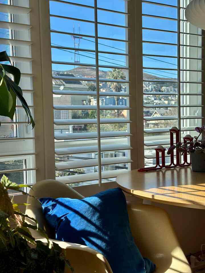 Dining corner in a sunny afternoon ☀️
#dining #eamschair #cushioncover #ikeadecoration 