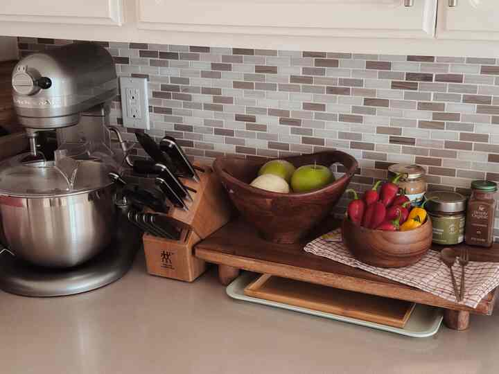 My little prepping zone — where every meal begins and creativity kicks in! 

#kitchen #countertop #tray #ikea #standmixer #dining #kitcheninterior #kitchentile #kitchenaccessories #kitchenitems #kitchenstyling 