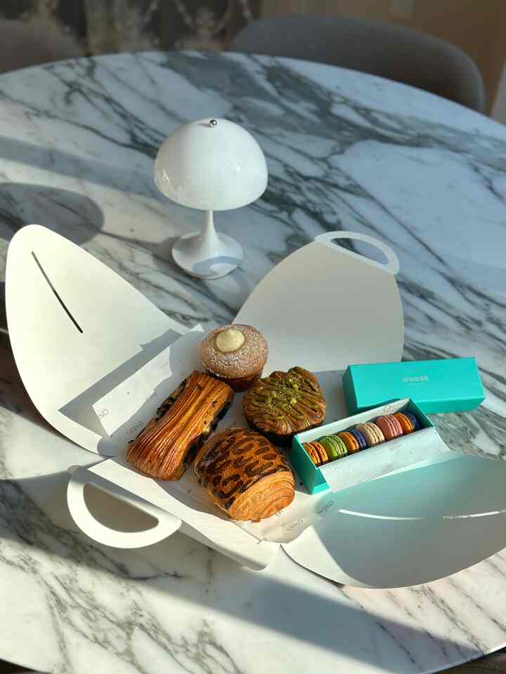 Love spending Halloween with friends—hosting get-togethers and sharing all the orange treats! 🧡

#halloweendecor #halloweenvibes #spookyseason #fallfun #homefortheholidays #blackinterior #lamp #interior #kartell #coffeetable #livingroomfurniture #DWR #designchair #designlamp #livingroomtable #designfurniture #cassina #interiorfurniture #livingroomsofa #decoratingtips #interiorgram #designer #livingroominterior #chairrecommendation #table #blackinterior #livingroomlighting #moderninterior #light 