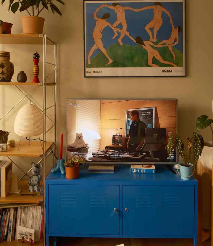 just peaceful afternoon with my favorite playlist on 😌🩵

#livingroominterior #blueinterior #warmfeeling 