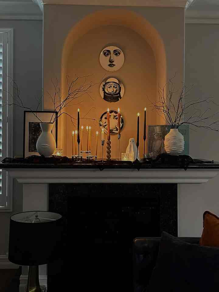 Happy Halloween! 

#Halloween #Halloweeninterior #halloweendecor #livingroom #livingroominterior 