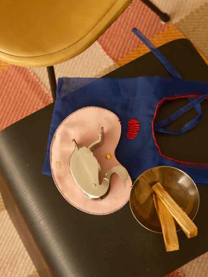 my friend bought me this lemon squeezer as a gift 🥹🍋 I should bake some lemon madelaine with this! 


#lemonsqueezer #diningroom #diningtable 