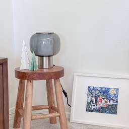 Small touches of Christmas finding their way into the living room 🎄
#livingroominterior #livingroom #pictureframe #stool #stoolchair #ikea #ikeatablelamp #tablelamp #lamp #Christmasprops #christmasdeco #holidaysvibe