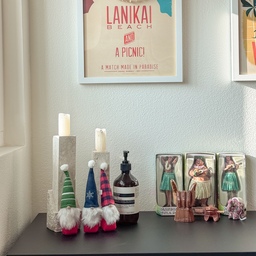 Cozy holiday touches starting right at the entryway — because joy belongs in every corner.
#ChristmasAtHome #CozyHomeVibes #HolidayDecor #HomeForTheHolidays #ChristmasTouches #EntrywayDecor #HolidayAtHome #FestiveHome #SeasonalDecor #CozyCorners #ChristmasDecor #HomeDecorInspo #InteriorDesign #HomeStyling #HolidayInspo #DecorIdeas #HomeVibes #ChristmasStyle #FestiveSeason #StyledSpaces