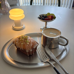 My first homemade lemon cake 🍋
Coffee and dessert are the best combo on a chilly winter day ☕✨
#plate #diningtable #tablesetting #roundtable