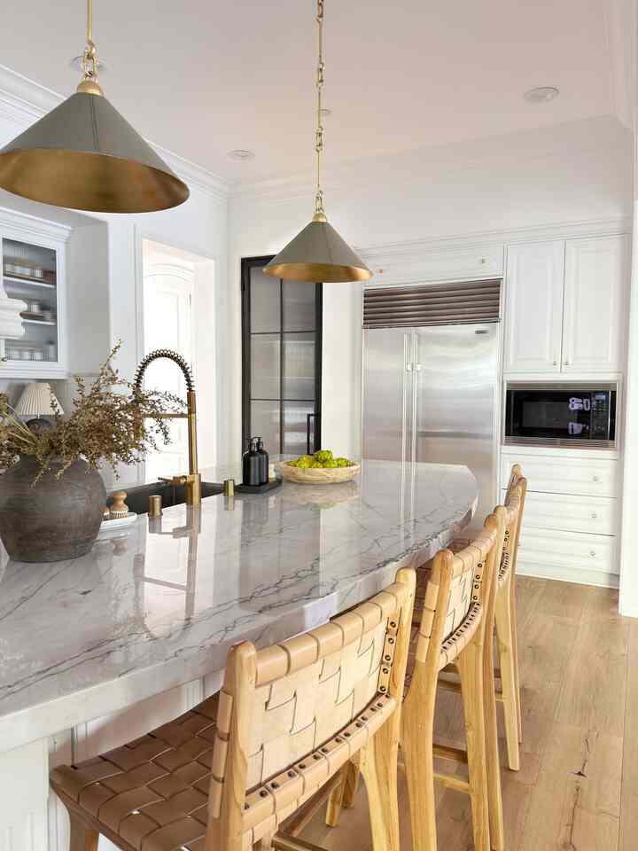 Clean kitchen and new pantsy door. #kitchendecor #kitchenatyling #kicheninspo