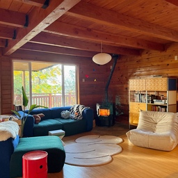 Nothing beats the glow of a warm fire on a cold day 🤎
When the fireplace starts glowing, the whole house turns into a quiet, warm retreat
perfect for fall and early winter😌
#cozycabin #fireplacecorner #autumnathome #winterdecor #homestories 