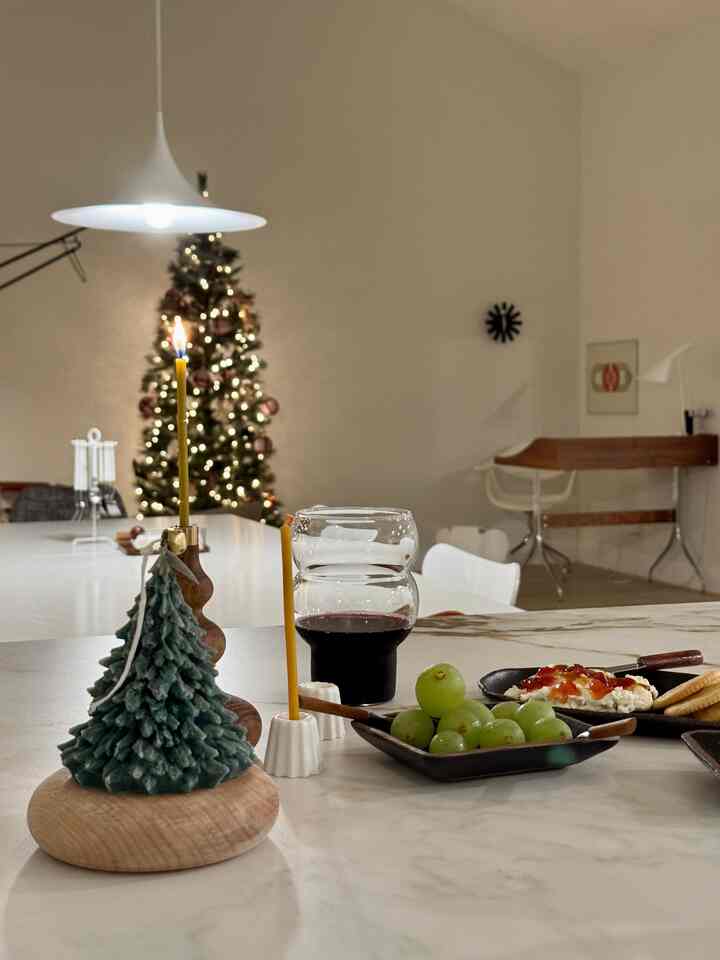 Holiday vibes on. My favorite time of year. 🌲🍷


#moodlighting #homeinsperation #glowseason #cozyhome #wineglass #holidaymood #cozyvibes