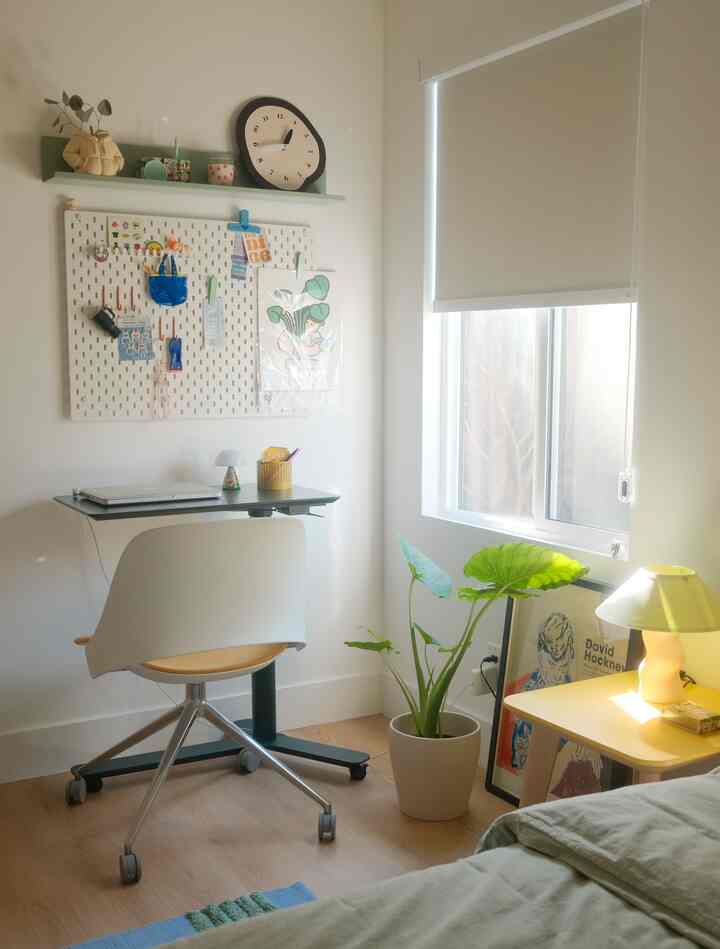 Love when the sun comes through the window ✨💖 #homedecor #homedetails #bedroomheadwallinterior 