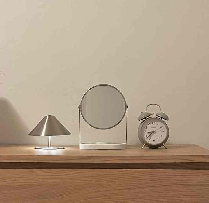 Keeping my space simple and calm. A clean dresser top with just the essentials makes the whole room feel lighter🩶

#bedroomdecor
#zarahome #lamp #mirror
#simpleinterior
