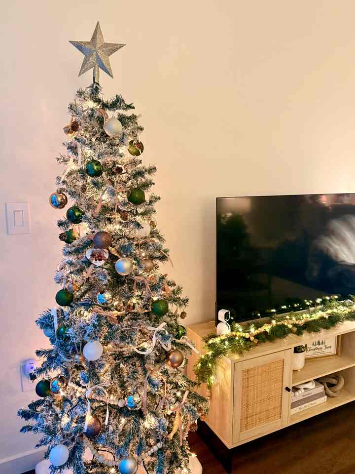 the best time of year 🎄 cozy christmas is always the goal! #christmastree #livingroom #christmas 