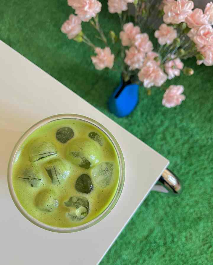 Morning matcha: cozy vibes for the space and a small boost of excitement for the day 🍵🌼


#matcha #morningroutine #mindfulhome #cozycorners #ikea #livingroom