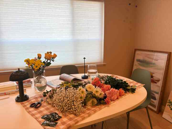 I called it a celebration for my daughter and her friends’ performance, but really it was just an excuse for me to have a flower party. When I’m playing with colors and blooms, my mind settles and I feel calm and grateful.

#homegratitude #cozyvibes
#FlowerParty #MomExcuses #LittleCelebration #JustForFun #BloomsAndVibes #PrettyThings #MomMoment #BecauseWhyNot #FlowerLover #HappyDay
#OhouseGrateful