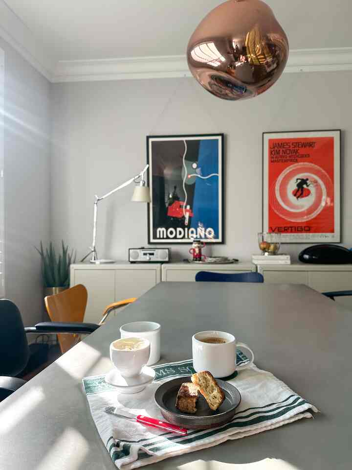 Starting the day with sunshine, coffee, and a scone.😋

#diningroom #tabledecor #diningroominterior #colorfulhome #posters 