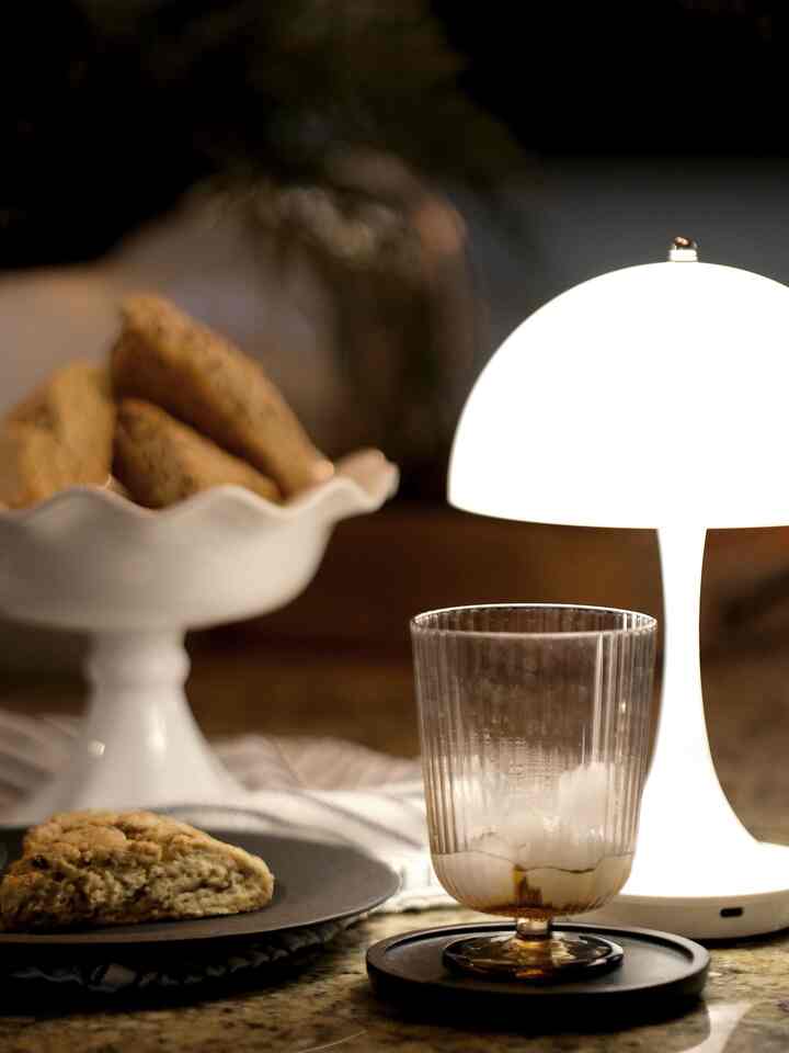 This rainy afternoon felt dull until I turned on the warm dome lamp and set a freshly baked scone on my wave pedestal plate. Suddenly the whole space softened — the kind of glow that makes you pause, breathe, and settle into the moment. Soft lighting has this way of transforming even the simplest corner into something comforting and warm.

#moodlighting
#cozycorners #glowseason #homeinspiration
#fallvibes #rainydayaesthetic #warmglow
