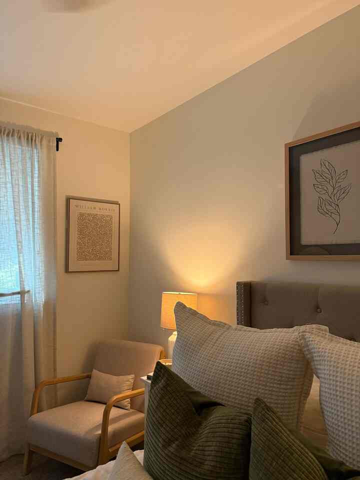 soft and cozy vibes in my bedroom with simple pops of green 🌱 #bedroom #readingcorner #cozy 