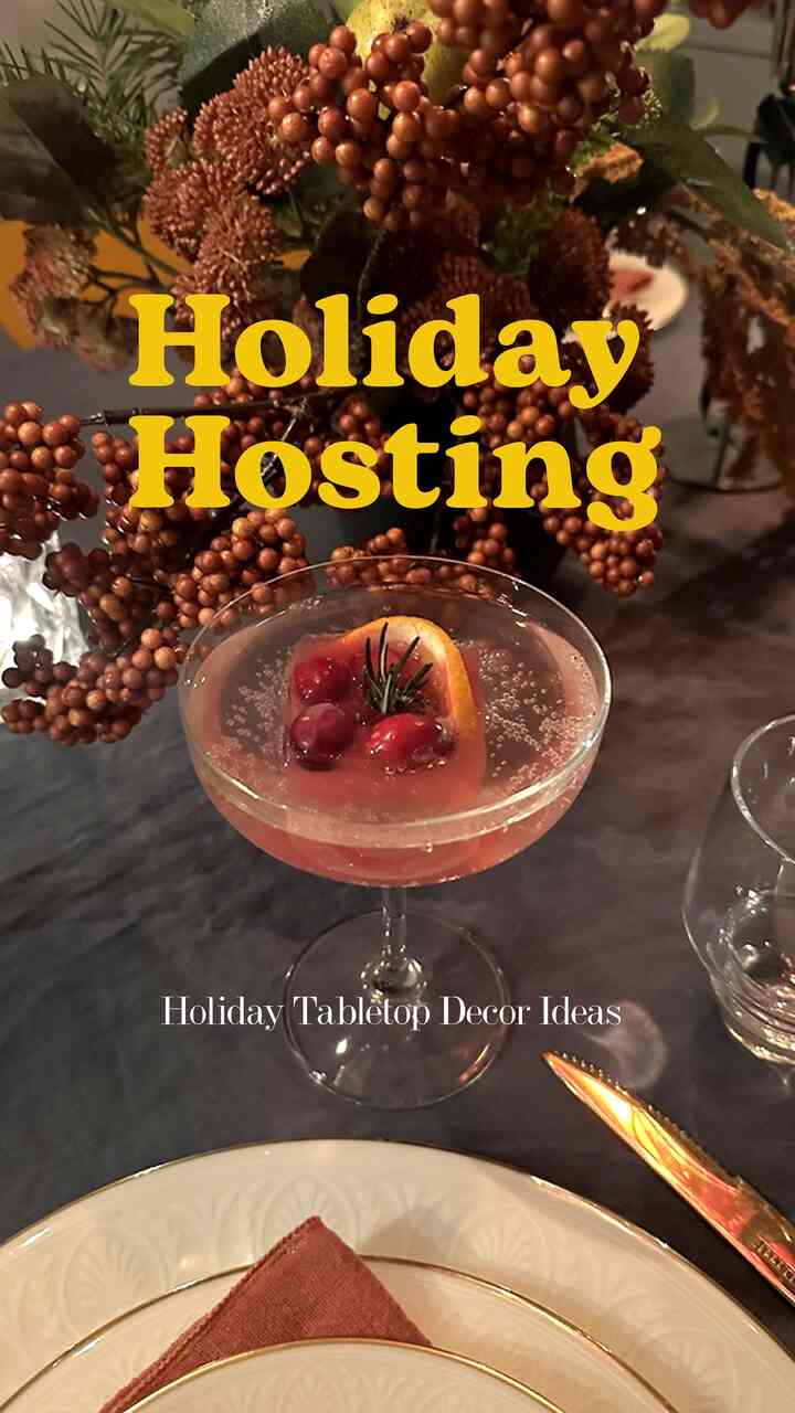 #holidayhosting #friendsgiving #cocktail #thanksgivingdecor #tabledecor #partytable #partytablesetting #holidayparty #tablesetting