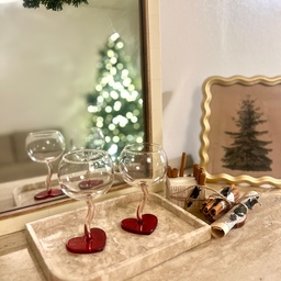 Slowing down with little moments that make home feel warm and thankful.
Love Wave Wine Glasses waiting for our holiday toast. 🍷✨
#OhouseGlow #OhouseGather #WelcomeChallenge #Ohouse #OhouseGrateful