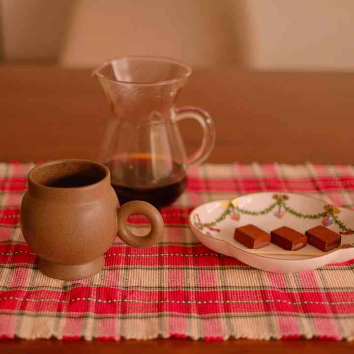 Lovely new mug from #Ohouse shop!

#coffeemug #homecafe #diningtable #onthetable #holidayplacesetting #glowseason #welcomechallenge