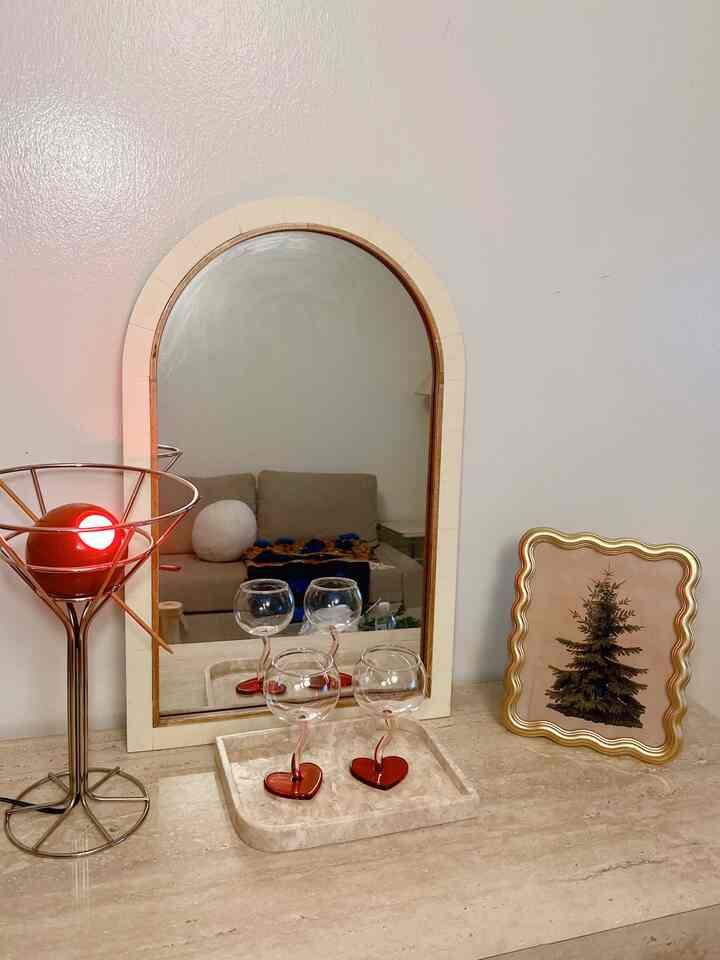 Getting into the holiday mood.
These heart base glasses are my favorite little touch. ❤️✨

#OhouseGather #Ohouse #CozyHome #Ohouseglow #WelcomeChallenge  #gatherandglow #HolidayVibes #ChristmasDecor #HomeDecor #AestheticHome