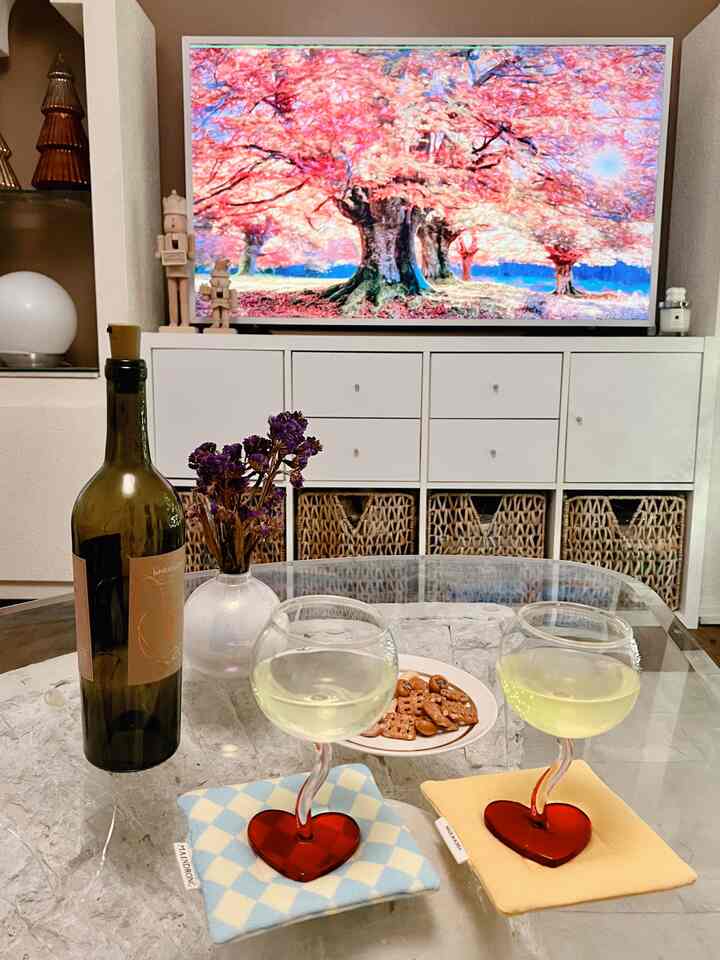 Just a cozy night in with wine and snacks 
little home moments that make me feel thankful.

#OhouseGrateful #cozyvibes #thankfulathome #mindfulmoments #cozyvibes #OhouseGrateful #Ohouseglow #WelcomeChallenge  #gatherandglow