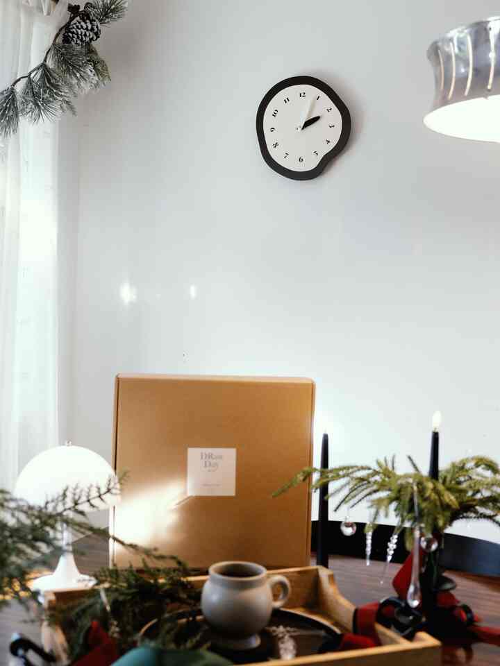The Wavy Retro Wall Clock hanging on the wall. Its playful, irregular shape adds a touch of personality and blends perfectly with holiday vibes. I love that it is completely silent, no ticking sound, which makes it even more enjoyable.

#WelcomeChallenge
#homegratitude
#modernclock #silenceclock #wallclock #mugcup #prettymug #brunch #holiday #christmas
