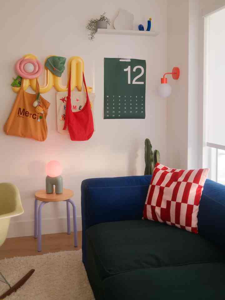 Love mixing green and red pieces for christmas decor ❤️💚 #ohouseglow #cozycorners #glowseason #festivedecor 