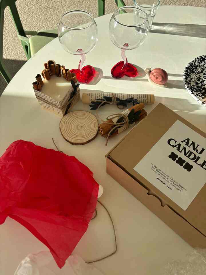 A gift from Ohouse — time to unbox it!


#gift #unboxing #candle #glass