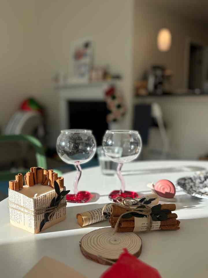 A gift from Ohouse — time to unbox it!
Lovely glass and candle

#gift #ohouse #glass #unboxing