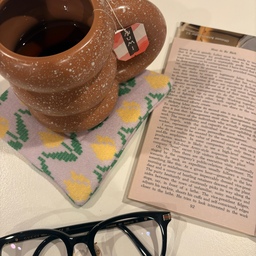Just look at this dreamy mug and its soft, cozy colors! The handle feels like it was made for my hand, so holding it is pure comfort. Its gently narrowing rim carries every bit of aroma straight to you, and the thick ceramic keeps your drink warm, lingering in your hands and heart a little longer. ☕️
#WelcomeChallenge #OhouseGrateful
#CozyVibes #BookLover #ReadingTime #MugLife #GlassesStyle #HomeAesthetic 
#SimplePleasures #OhouseGather