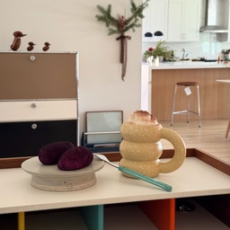 Me time with my morning coffee and a little snack.🤎
The Speckled Bold cup keeps my coffee hot way longer than I expected. Love it! 
#welcomechallenge
#modernhome
#cozyhome
#minimalisthome
#mcm